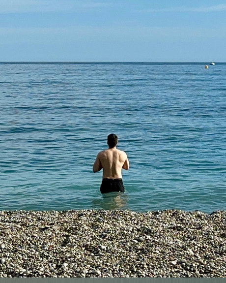 Naken läckt OnlyFans-bild av Adam