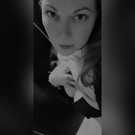 Alasti lekkinud OnlyFans-i pilt Alice Umbra