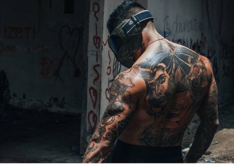 Nahá fotka uniklých OnlyFans od Adan Reilly