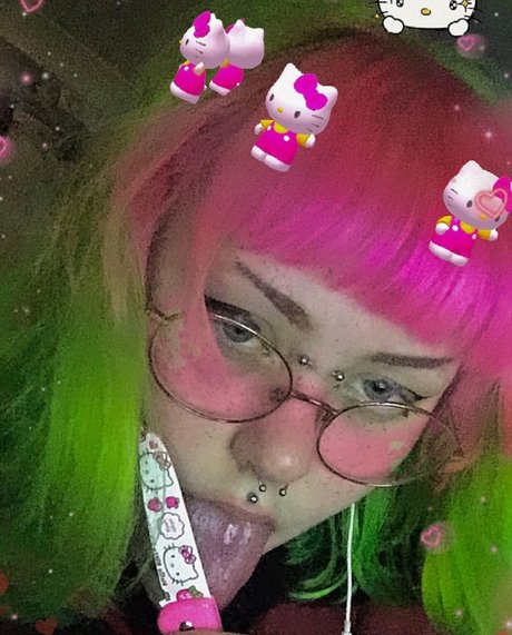 Alasti lekkinud OnlyFans-i pilt Lux