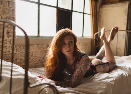 Naken läckt OnlyFans-bild av Olive Rose  Tattooed Redhead