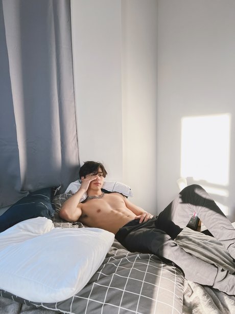 Naakte gelekte OnlyFans-foto van Oliver Moy