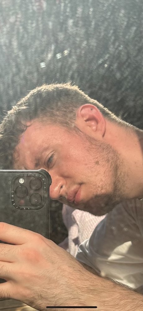 Naken läckt OnlyFans-bild av Paddy