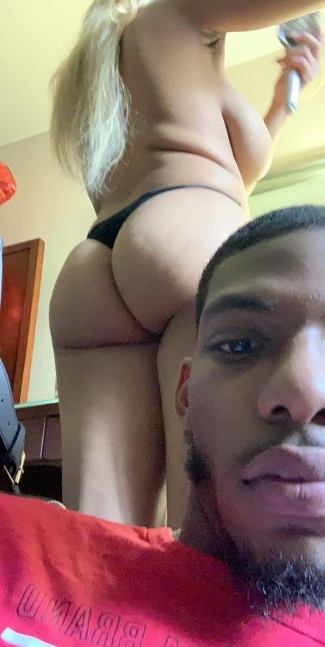Foto nua vazada do OnlyFans de Sexiest Brown Skin Nigga Alive