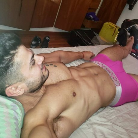 Alaston vuotanut OnlyFans-kuva Pablo Bianchi