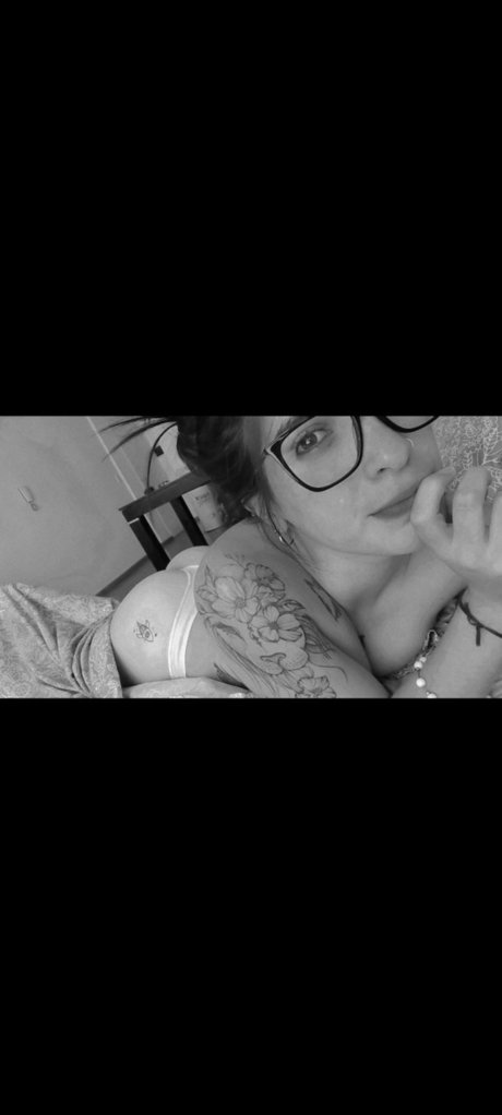 Naken läckt OnlyFans-bild av Paau