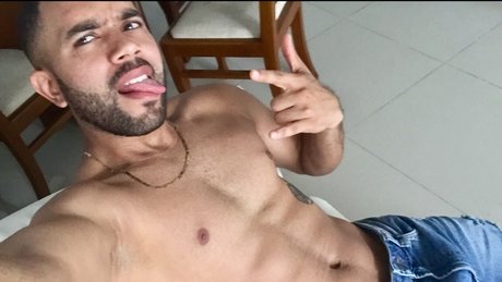 Alaston vuotanut OnlyFans-kuva Jorge Molotov