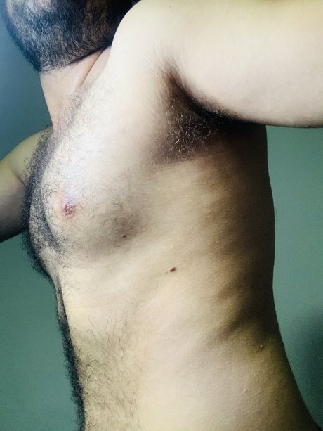 Naken läckt OnlyFans-bild av Oso Peludo