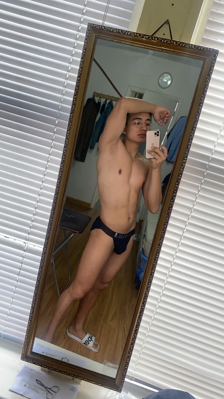 Обнаженная фотография утечки OnlyFans от Roman