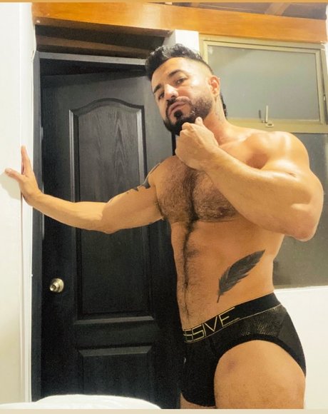 Nahá fotka uniklých OnlyFans od Orlando Moreno