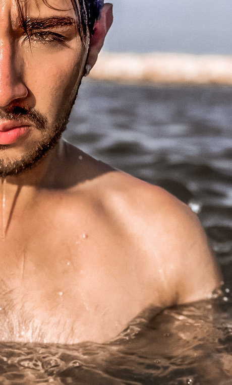 Naken läckt OnlyFans-bild av Abraham