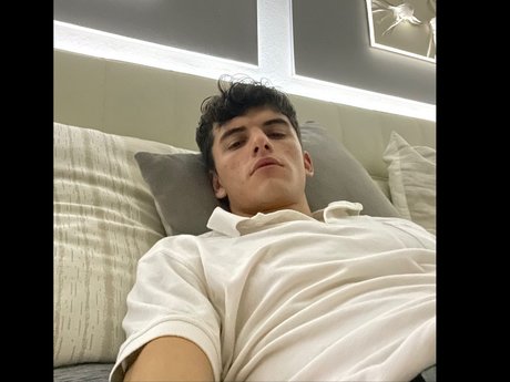 Naakte gelekte OnlyFans-foto van Achille
