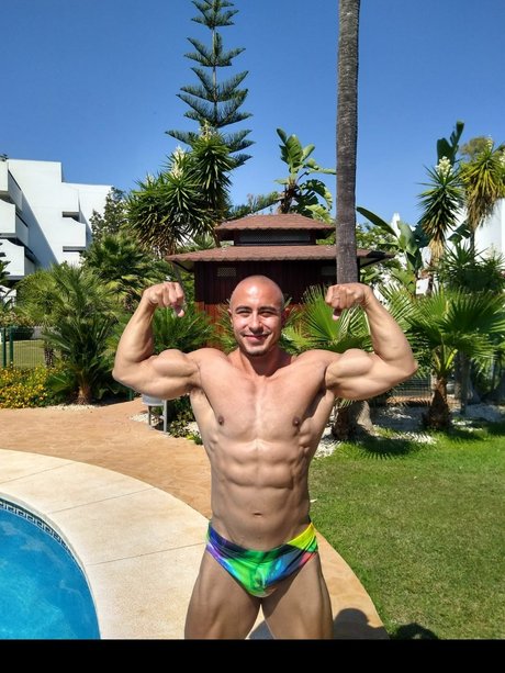 Naken läckt OnlyFans-bild av Alan Vicenzo