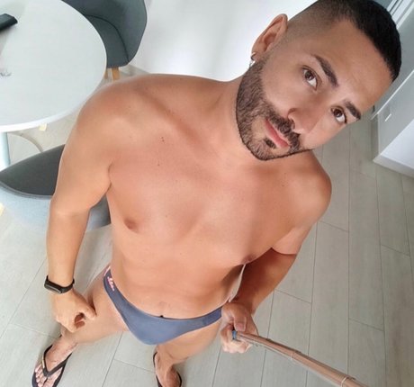 Обнаженная фотография утечки OnlyFans от Saurux