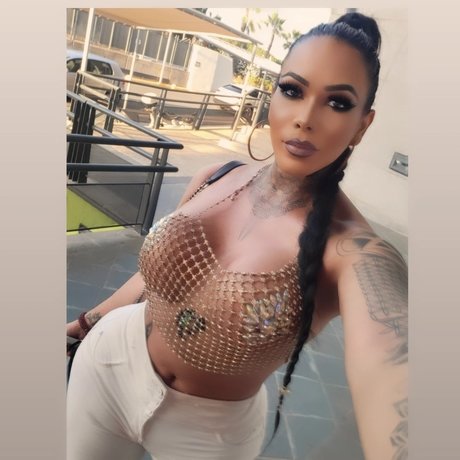 Naakte gelekte OnlyFans-foto van Victoria