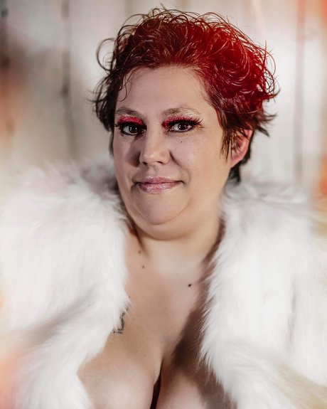 Naakte gelekte OnlyFans-foto van Oregonsharedwifefree