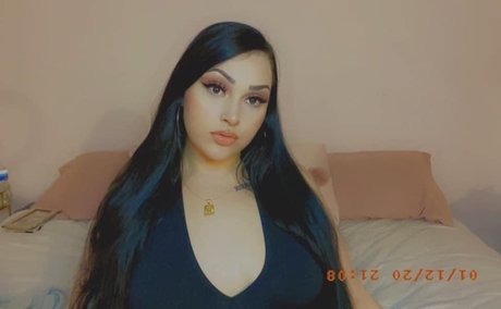 Alasti lekkinud OnlyFans-i pilt Baby 