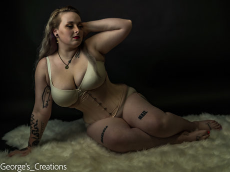 Nahá fotka uniklých OnlyFans od Effie Marigold