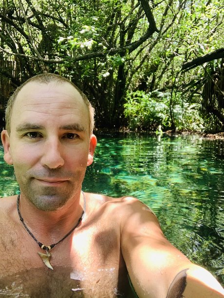 Foto nua vazada do OnlyFans de Adam