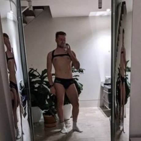 Nahá fotka uniklých OnlyFans od Patrick