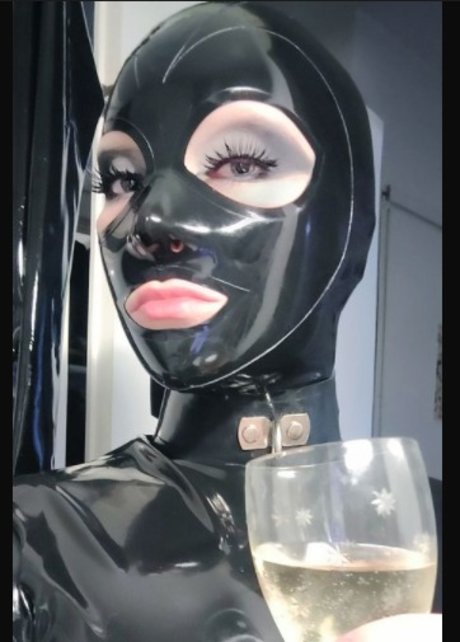 Alasti lekkinud OnlyFans-i pilt Parvaorcus