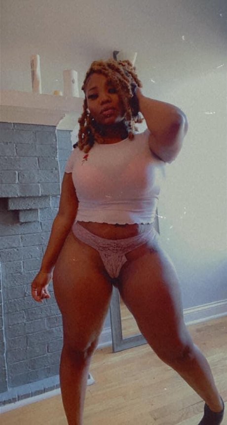 Naakte gelekte OnlyFans-foto van Chyna