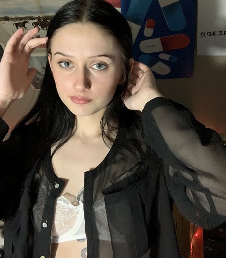 Nahá fotka uniklých OnlyFans od Emm