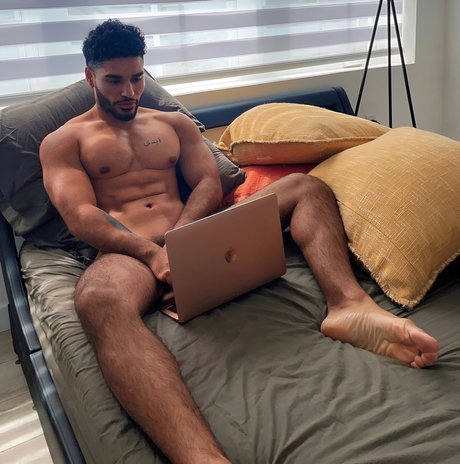 Naken läckt OnlyFans-bild av Papirican