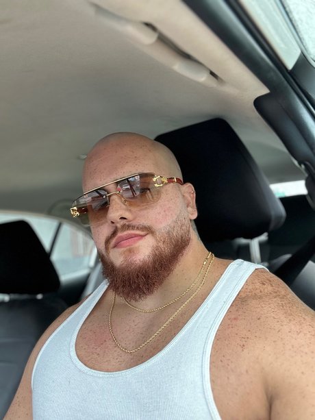 Naakte gelekte OnlyFans-foto van Papi Freckles 