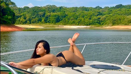 Naken läckt OnlyFans-bild av Marcella Paolla