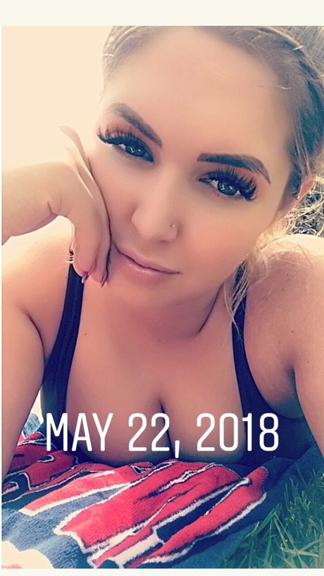 Обнаженная фотография утечки OnlyFans от Ashley Grey