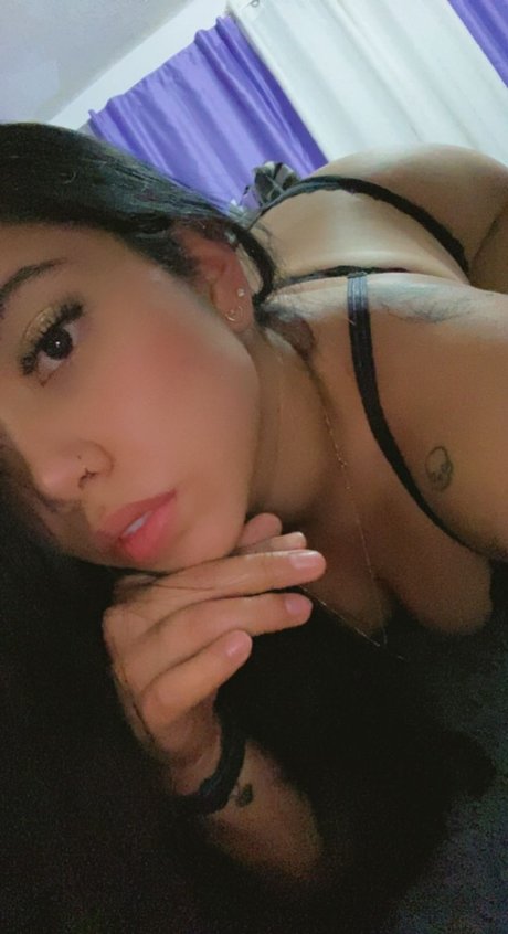 Naken läckt OnlyFans-bild av Paola Miel