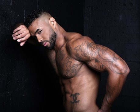 Обнаженная фотография утечки OnlyFans от Panda Daddy