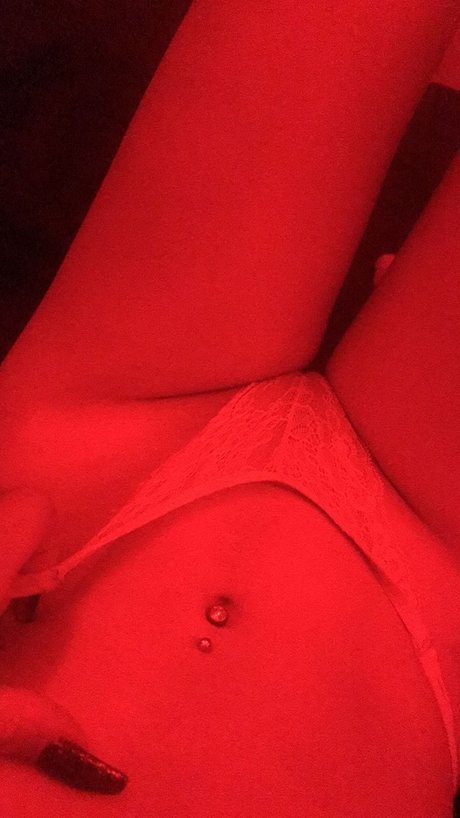 Lil Slut OnlyFansリークヌード写真