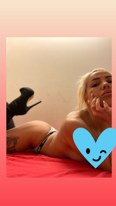 Naakte gelekte OnlyFans-foto van Alecsandraa  