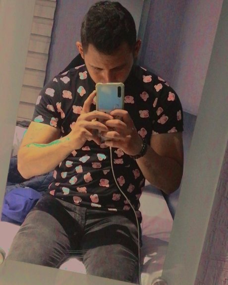 Обнаженная фотография утечки OnlyFans от Alanzin