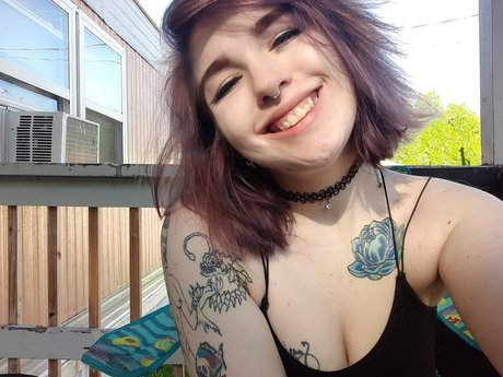 Naken läckt OnlyFans-bild av Alaura Mae