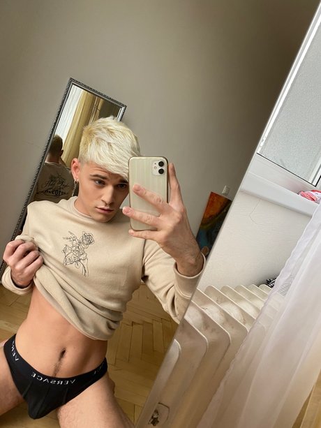 Naken lekkede OnlyFans-bilde av Peterharrisvip