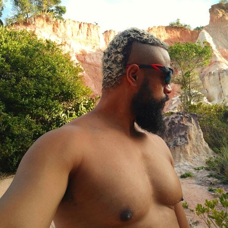 Naken läckt OnlyFans-bild av Lazzaro
