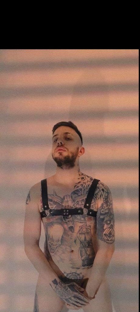 Naken läckt OnlyFans-bild av Perseo Megalos