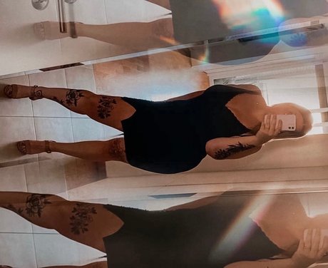 Naakte gelekte OnlyFans-foto van Peli