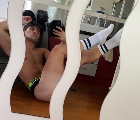 Naakte gelekte OnlyFans-foto van Peachy101