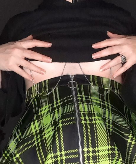 Naakte gelekte OnlyFans-foto van Peach