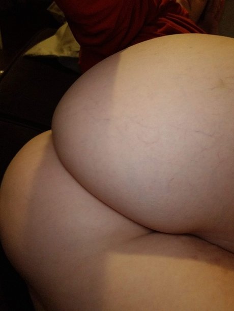 Naakte gelekte OnlyFans-foto van Peaches
