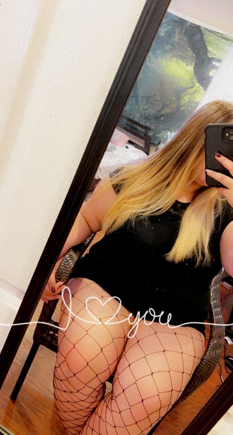 Naken läckt OnlyFans-bild av Peach