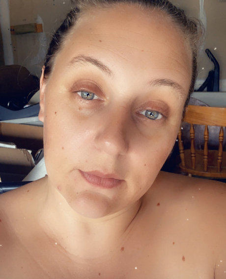 Alasti lekkinud OnlyFans-i pilt Kris Xo