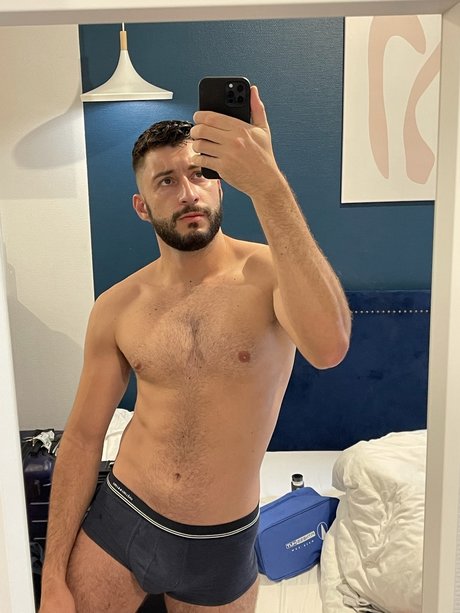 Naakte gelekte OnlyFans-foto van Paulo Baby