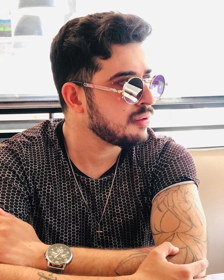 Naakte gelekte OnlyFans-foto van Paulinho Henrique