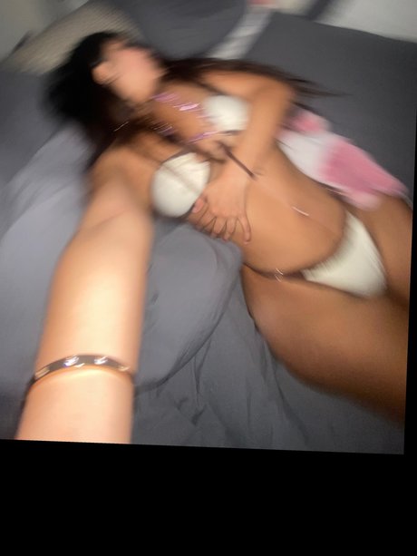 Naken läckt OnlyFans-bild av P