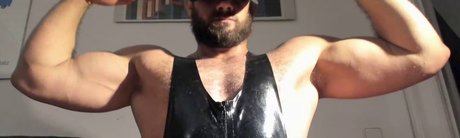 Naakte gelekte OnlyFans-foto van Paul Europe